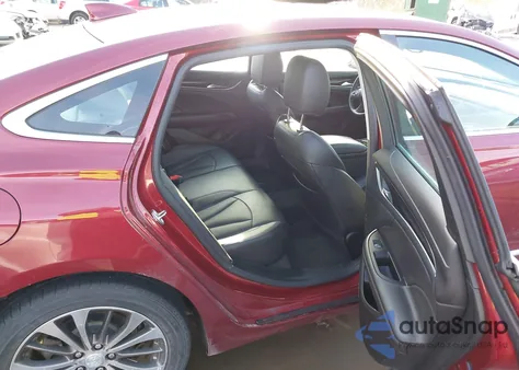 2017 Buick Lacrosse Essence z USA, uszkodzony, nr VIN 1G4ZP5SS9HU132561